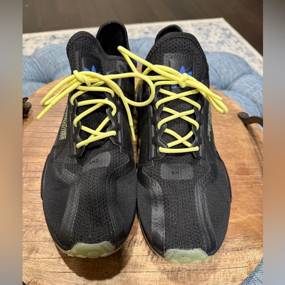 adidas NMD R1
V2 Script Pulse Yellow - Picture 1 of 4